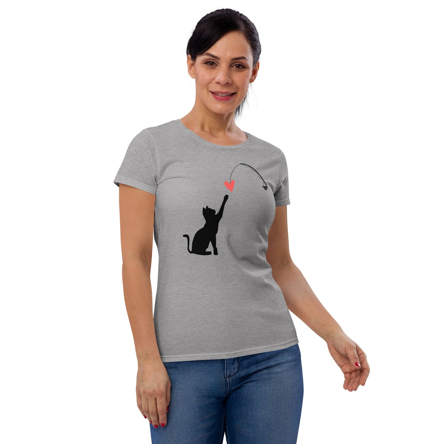 Women's black t-shirt with cat and heart design, short sleeve, 100% cotton.